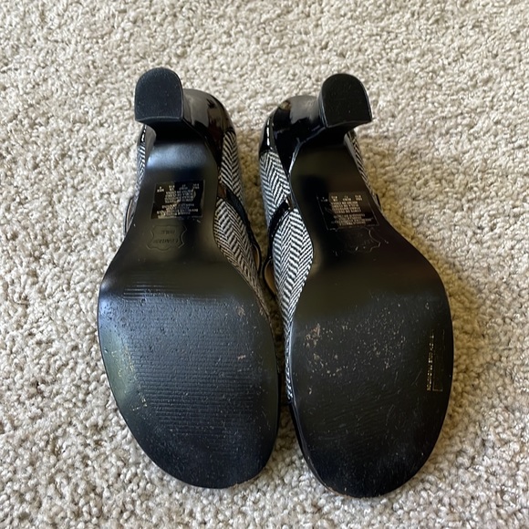 Keneth Cole Unlisted Mary Jane Herringbone and Patent Leather Toe Cap - Size 6.5 - Picture 7 of 9